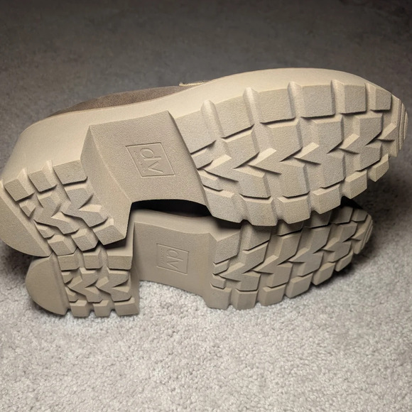 Dolce Vita Temecula Tan Faux Suede Platform Classic Chunky Heel Loafers Size 9.5 - Picture 8 of 10